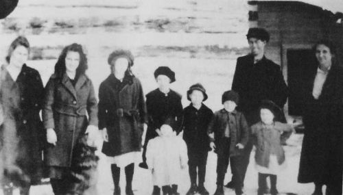 The Pettifer family including Evelyn Petzold's mother, Gene Pettifer who is the first child from right and Shirley Miller's father Colin, third child from right.